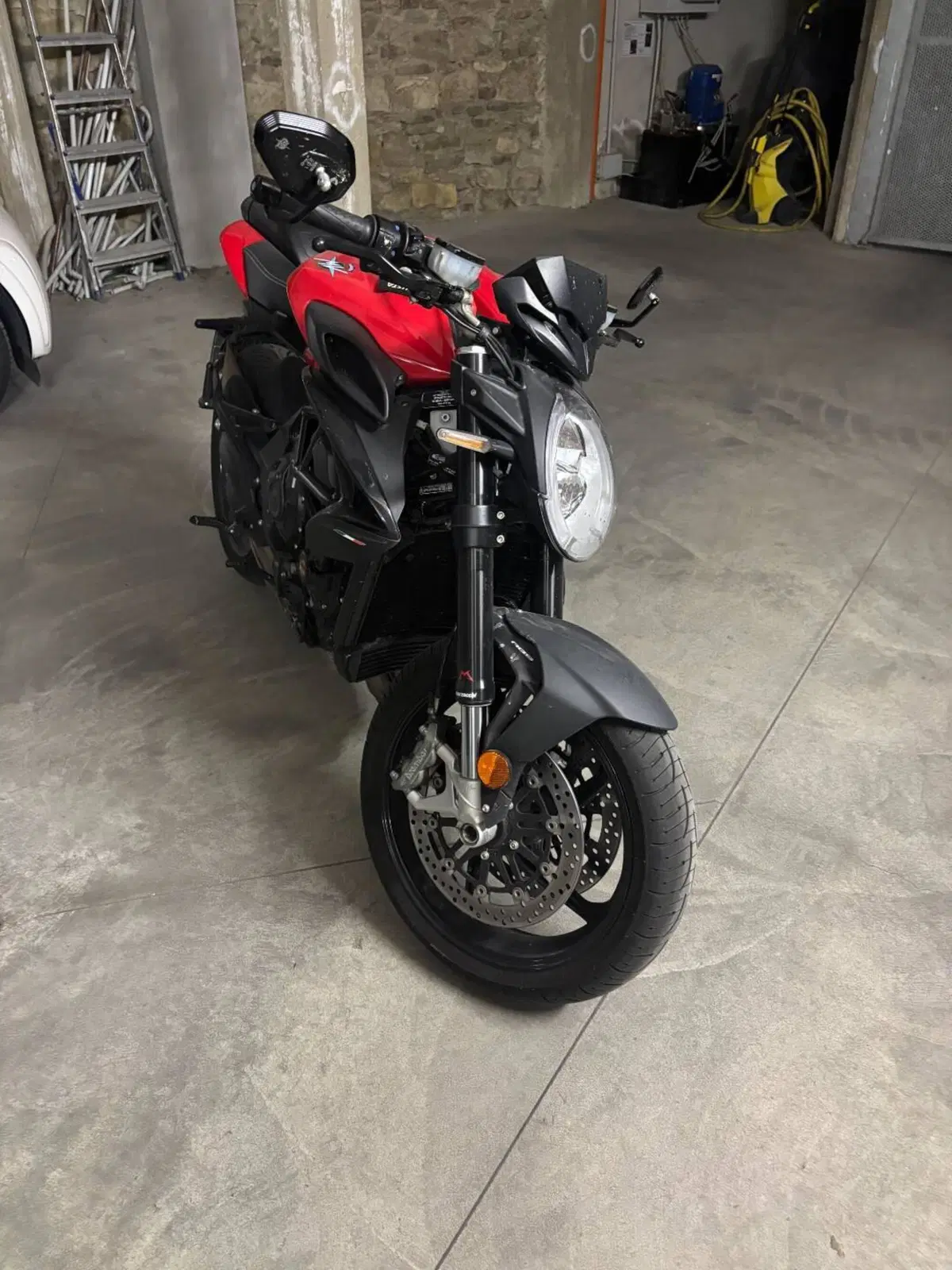 MV Agusta Brutale 800 Rosso (2021 - 23) (9)