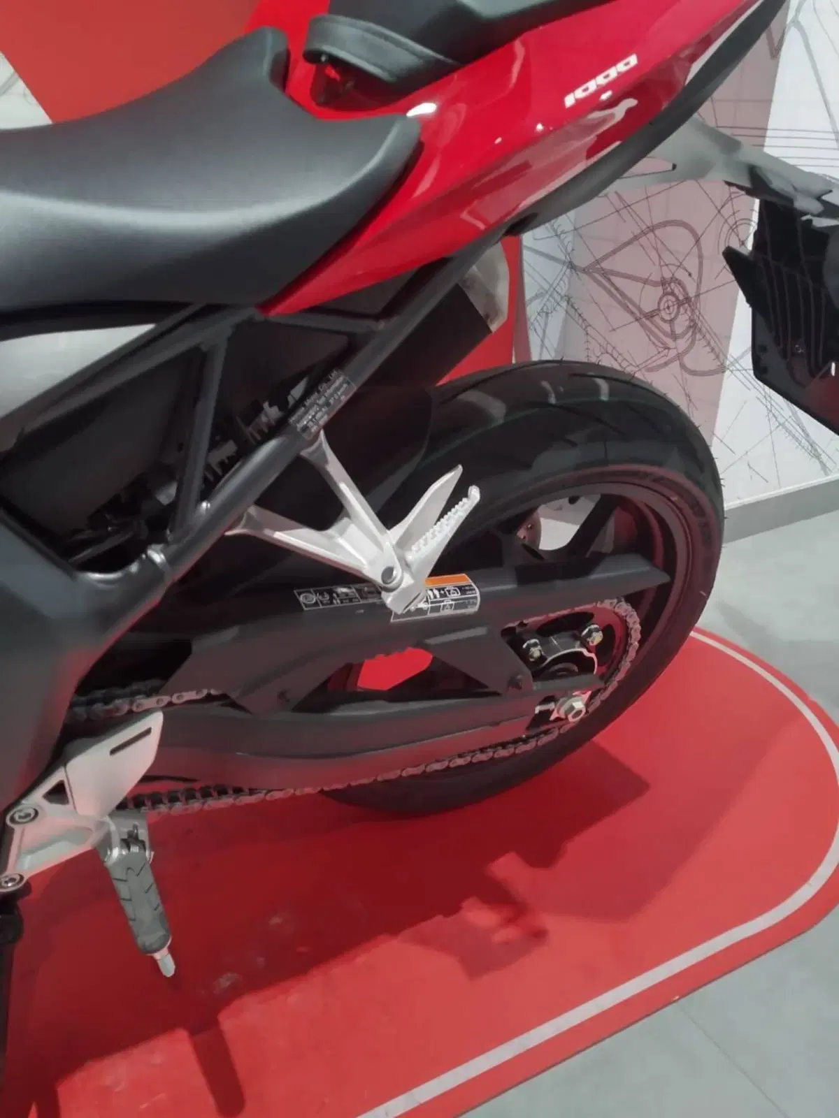 Honda CB 1000 Hornet (2025 - 26) (3)