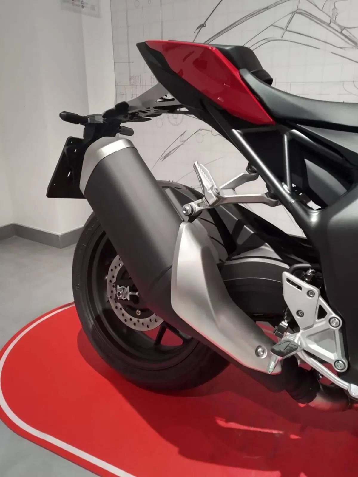 Honda CB 1000 Hornet (2025 - 26) (12)