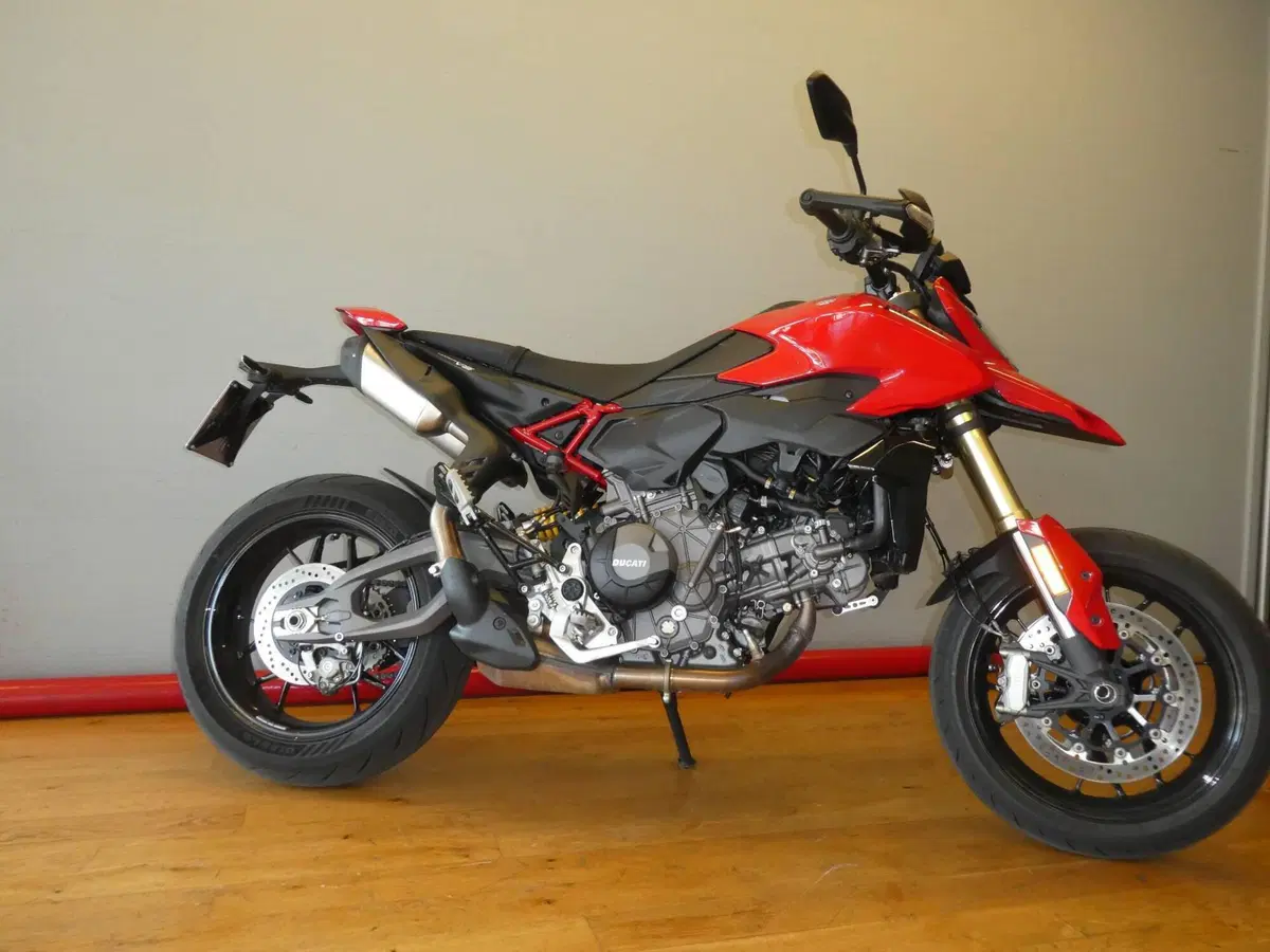 Ducati Hypermotard V2 (2026) (4)