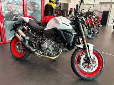 Ducati Monster 890 + (2026) nuova