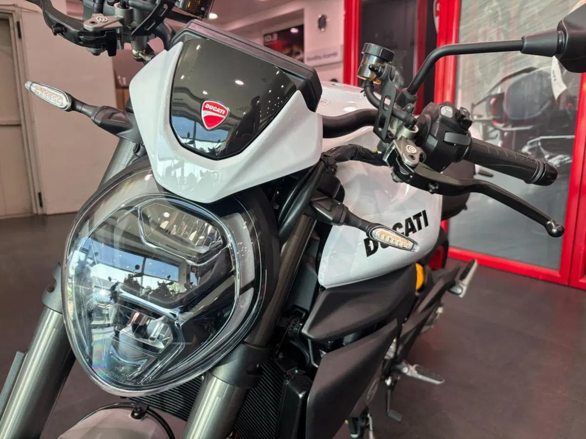 Ducati Monster 890 + (2026) (3)