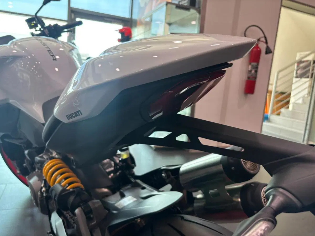 Ducati Monster 890 + (2026) (7)