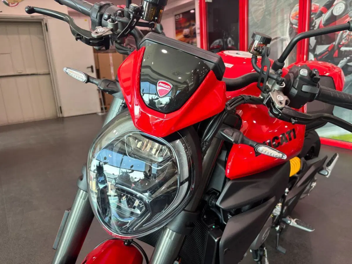 Ducati Monster 890 + (2026) (3)
