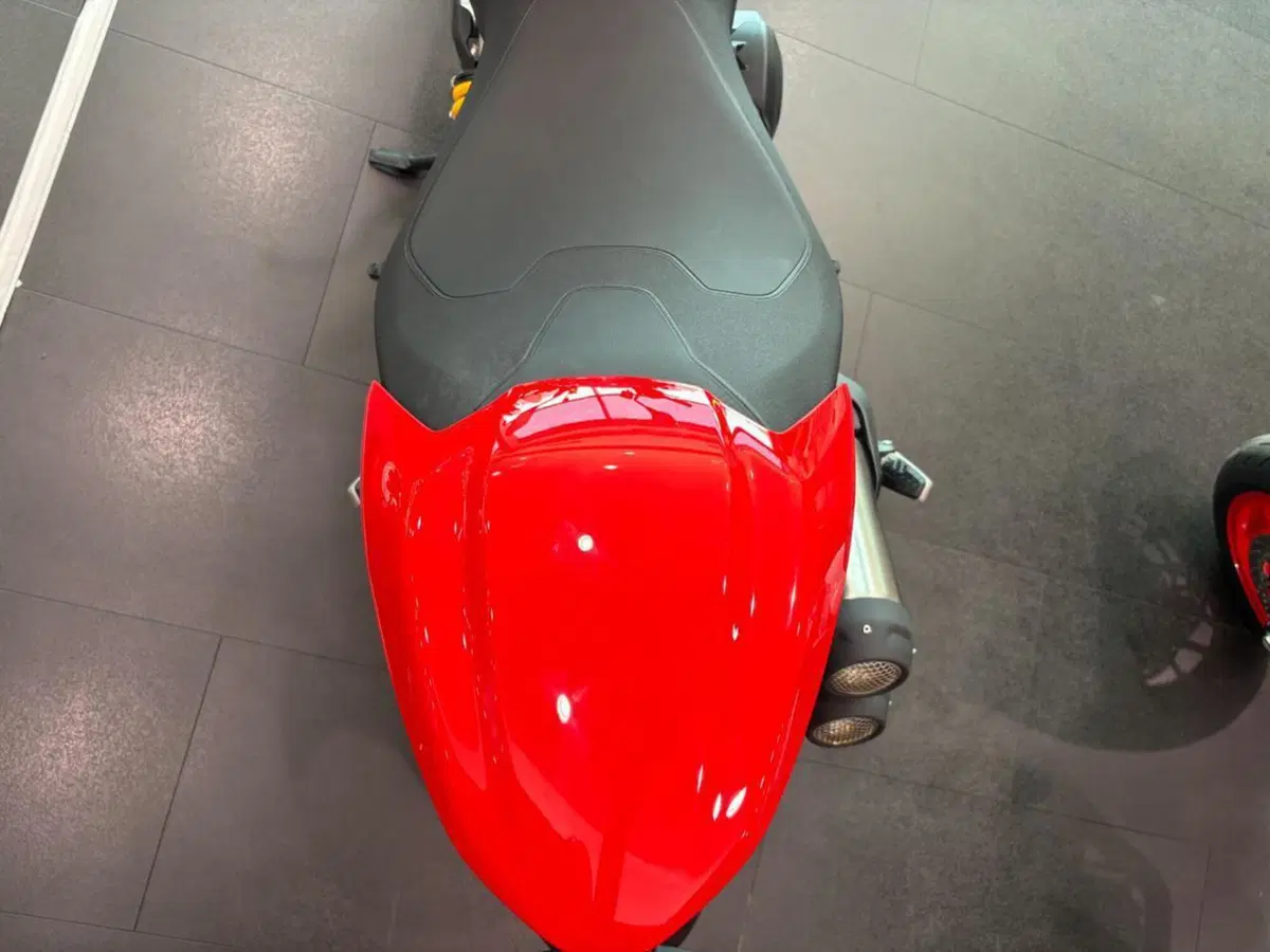 Ducati Monster 890 + (2026) (9)