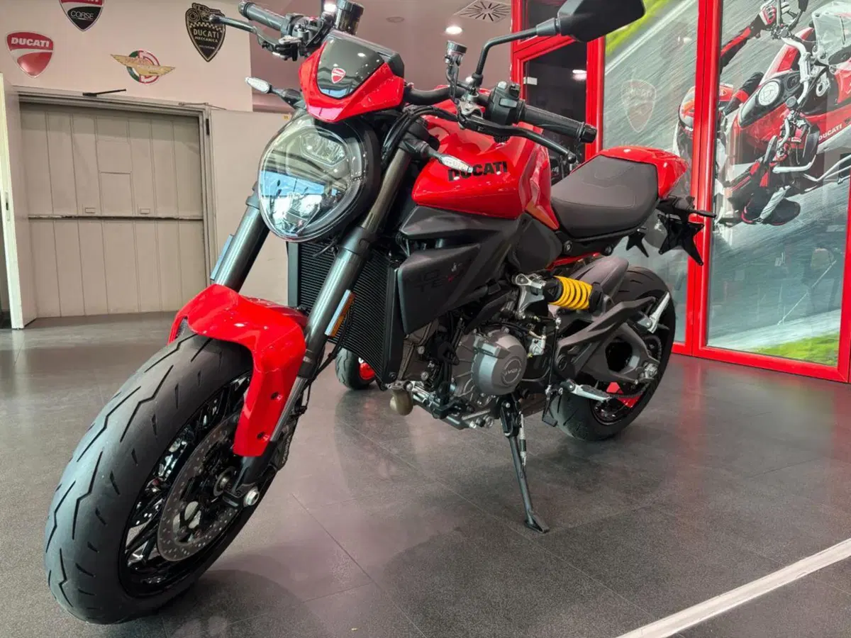 Ducati Monster 890 + (2026) (2)