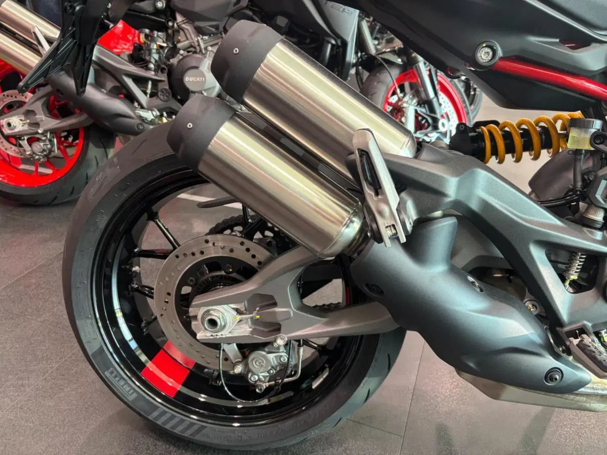 Ducati Monster 890 + (2026) (6)