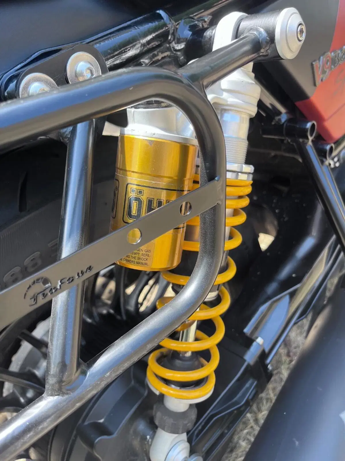 Moto Guzzi V9 Bobber Sport (2019 - 20) (4)