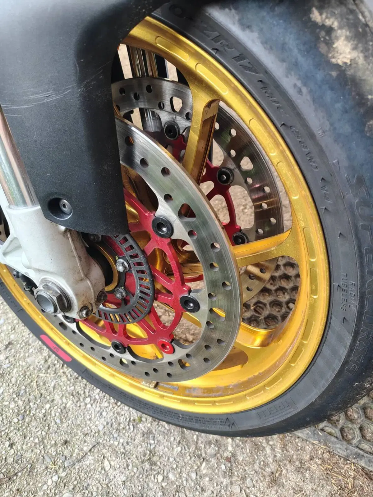 Aprilia Tuono V4 (2021 - 24) (3)