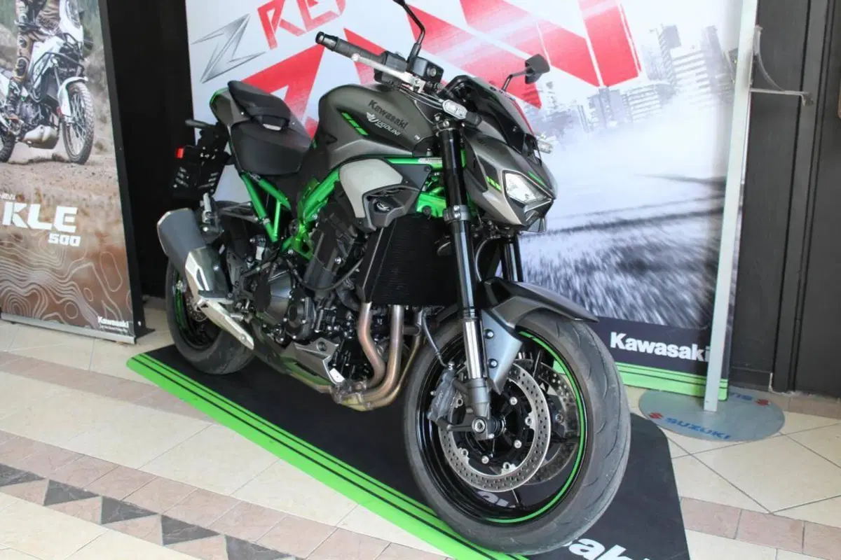 Kawasaki Z 900 (2025 - 26) (3)