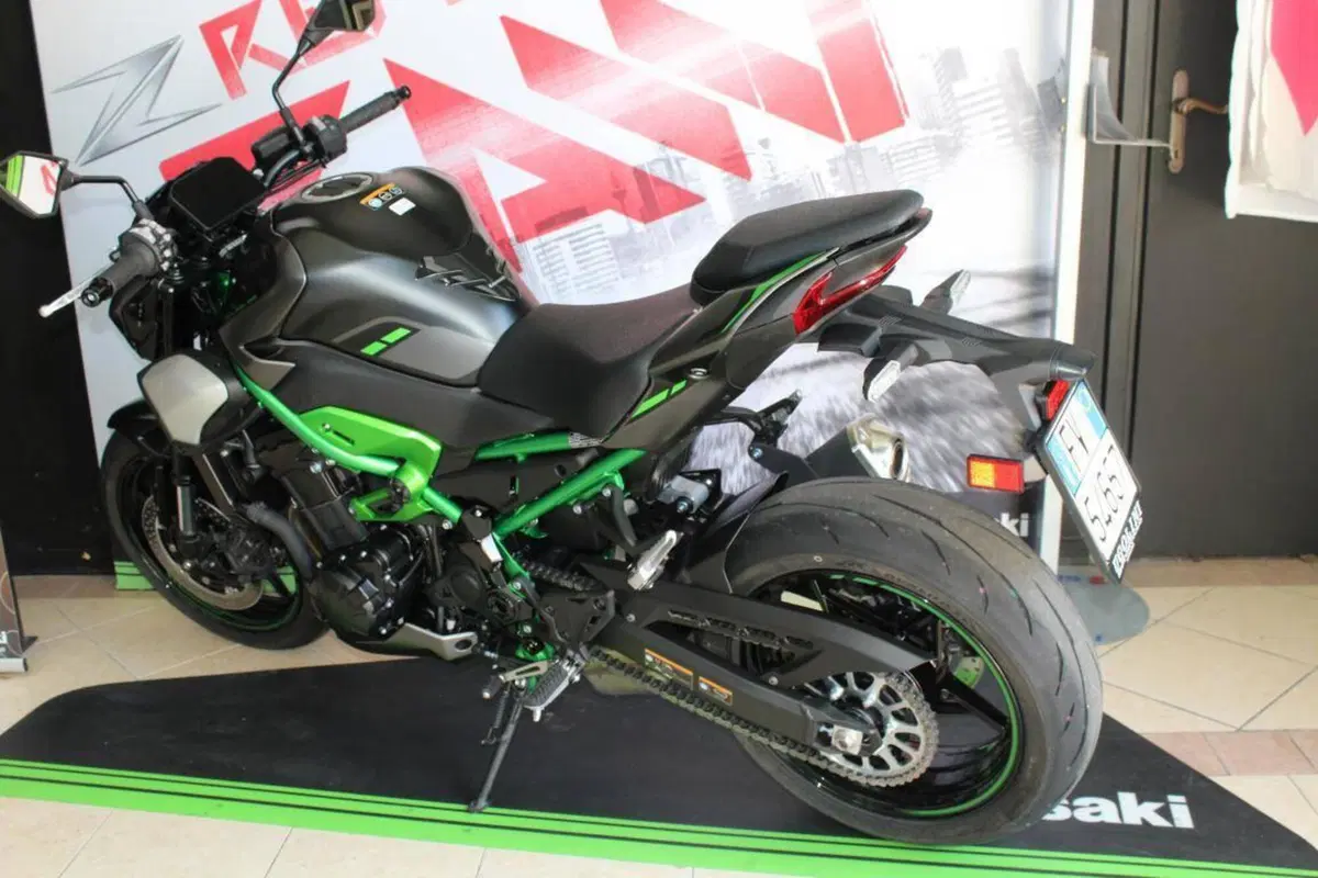 Kawasaki Z 900 (2025 - 26) (5)