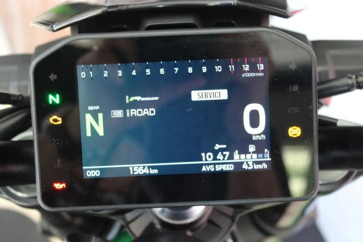 Kawasaki Z 900 (2025 - 26) (7)