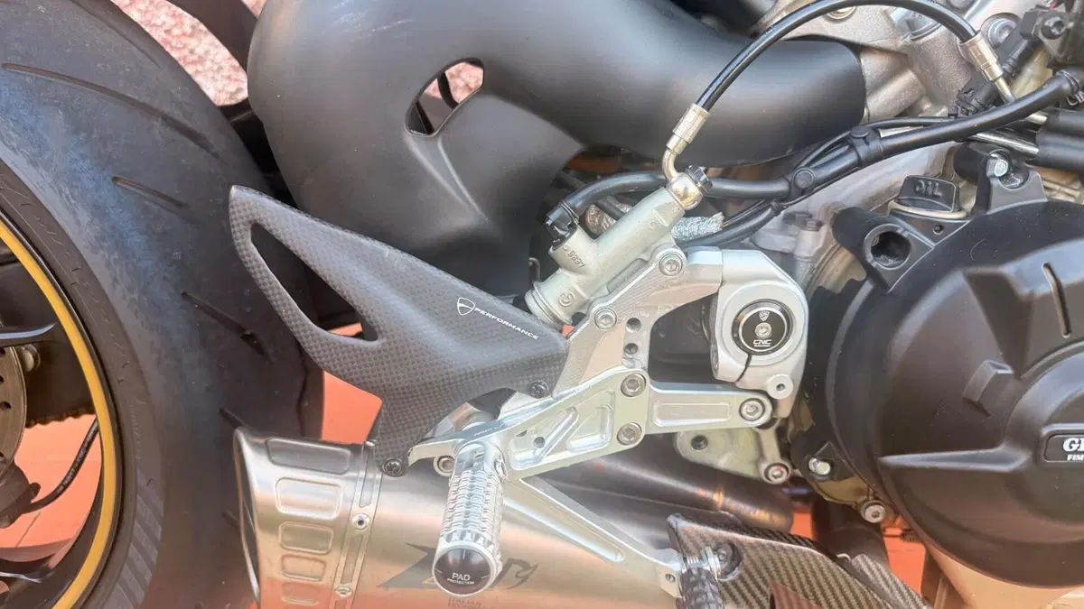 Ducati Streetfighter V4 S (2023 - 24) (4)