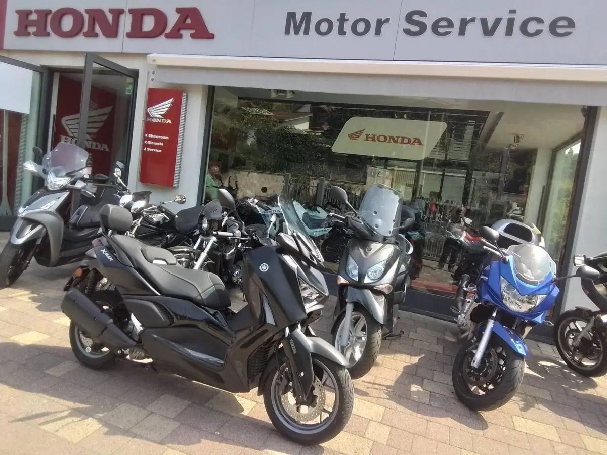 Yamaha X-Max 300 Tech Max (2021 - 24) (3)