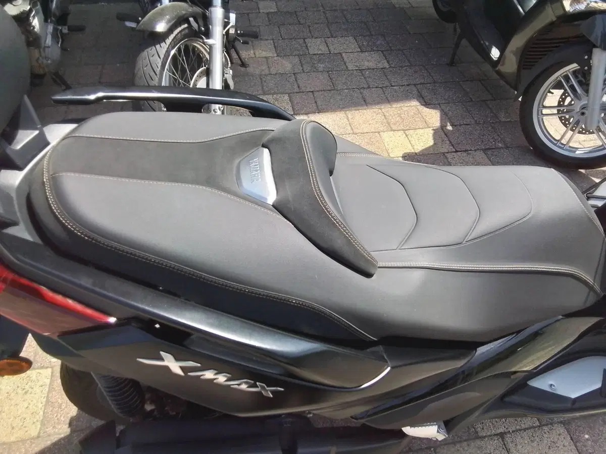 Yamaha X-Max 300 Tech Max (2021 - 24) (10)
