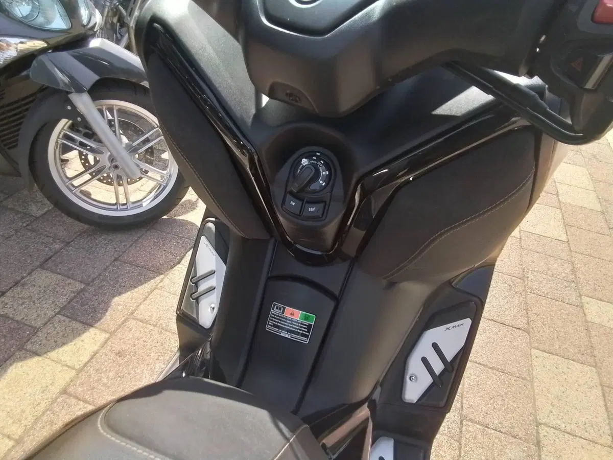 Yamaha X-Max 300 Tech Max (2021 - 24) (11)