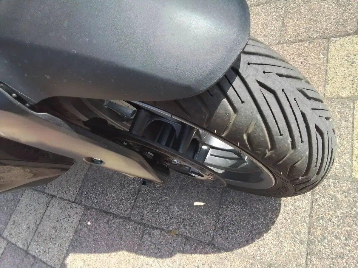 Yamaha X-Max 300 Tech Max (2021 - 24) (15)