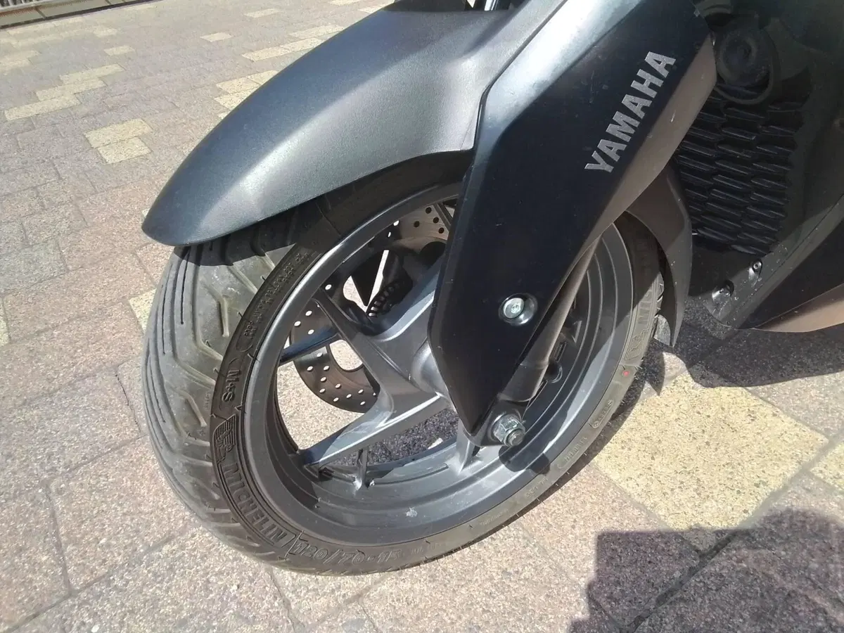 Yamaha X-Max 300 Tech Max (2021 - 24) (17)