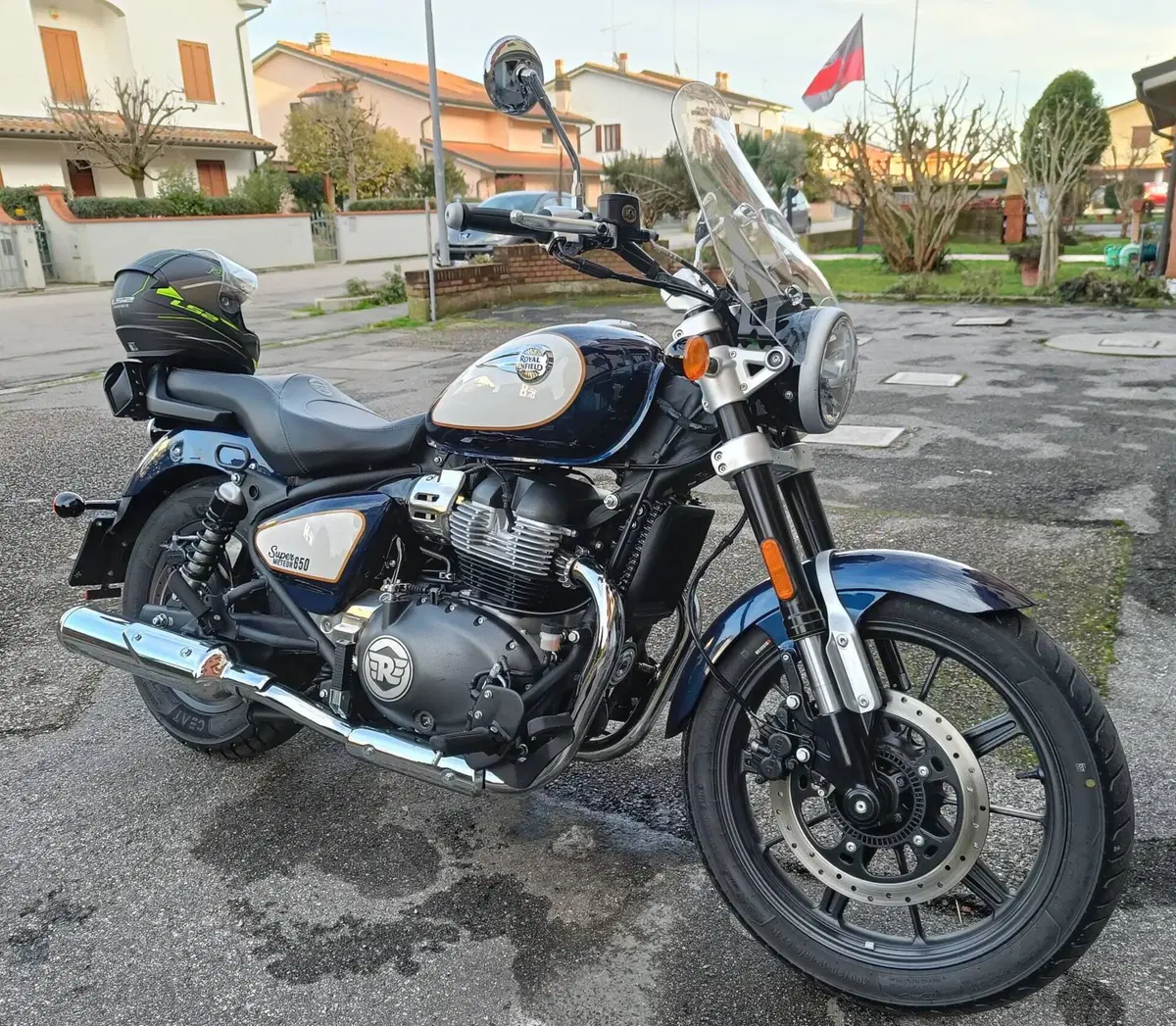 Royal Enfield Super Meteor 650 (2023 - 26) (3)