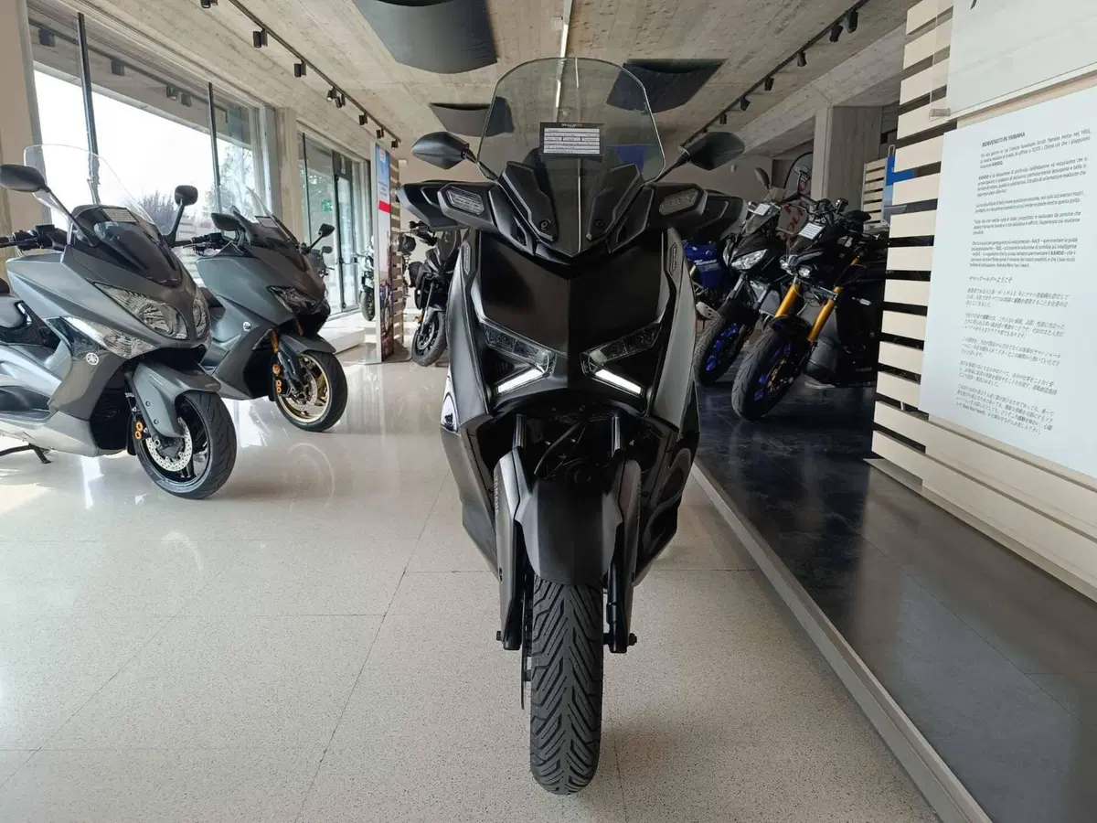 Yamaha X-Max 300 Tech Max (2021 - 24) (2)