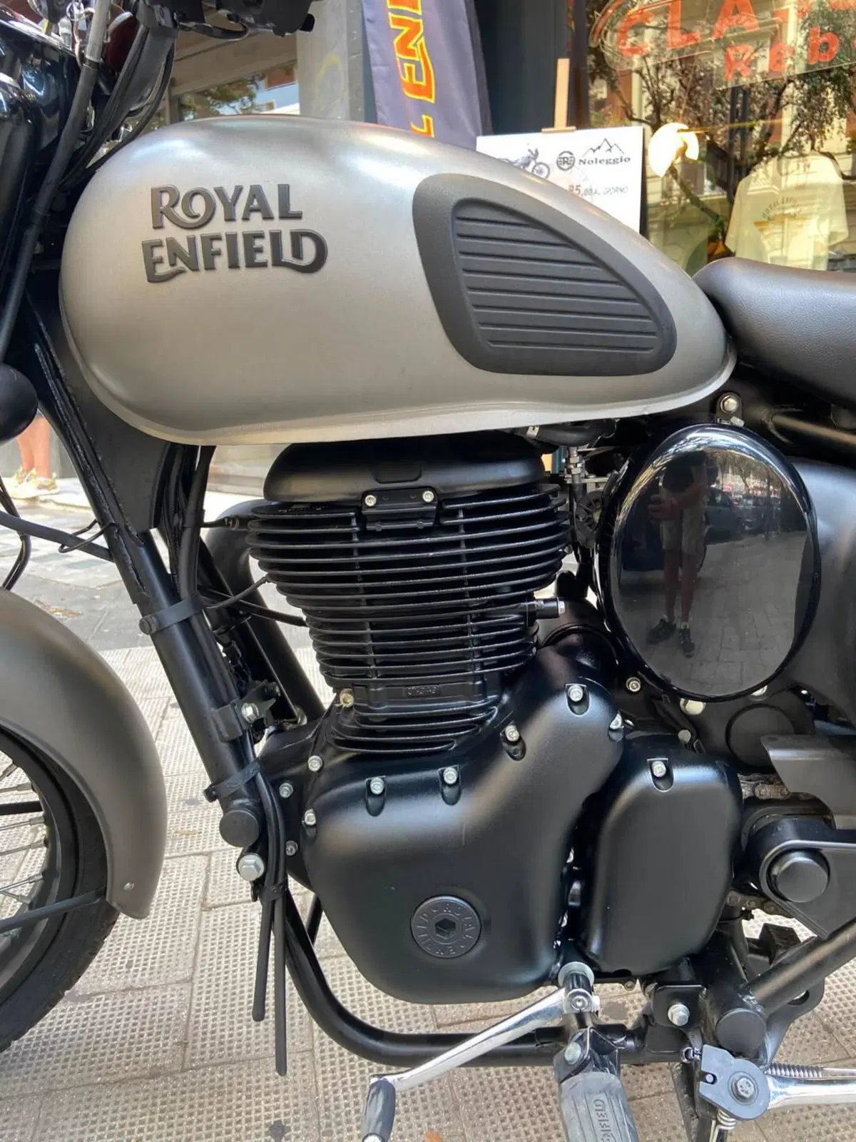 Royal Enfield Classic 350 (2021 - 26) (3)