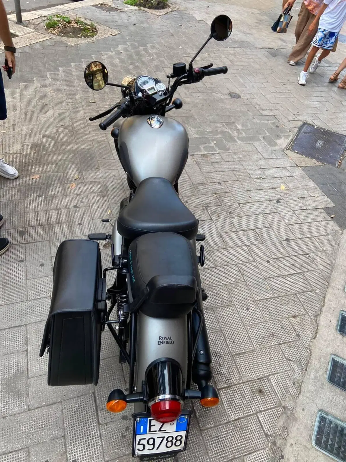 Royal Enfield Classic 350 (2021 - 26) (4)
