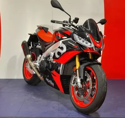 Aprilia Tuono V4 Factory (2021 - 24) usata