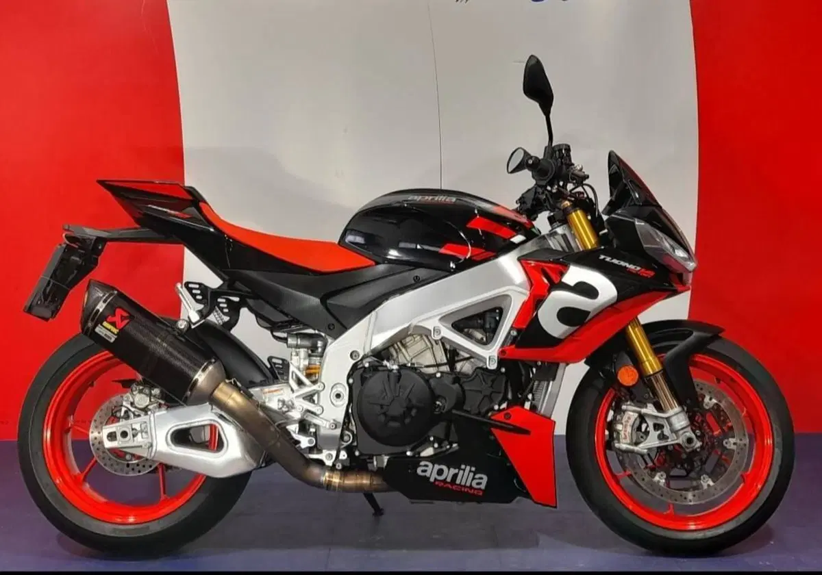 Aprilia Tuono V4 Factory (2021 - 24) (2)