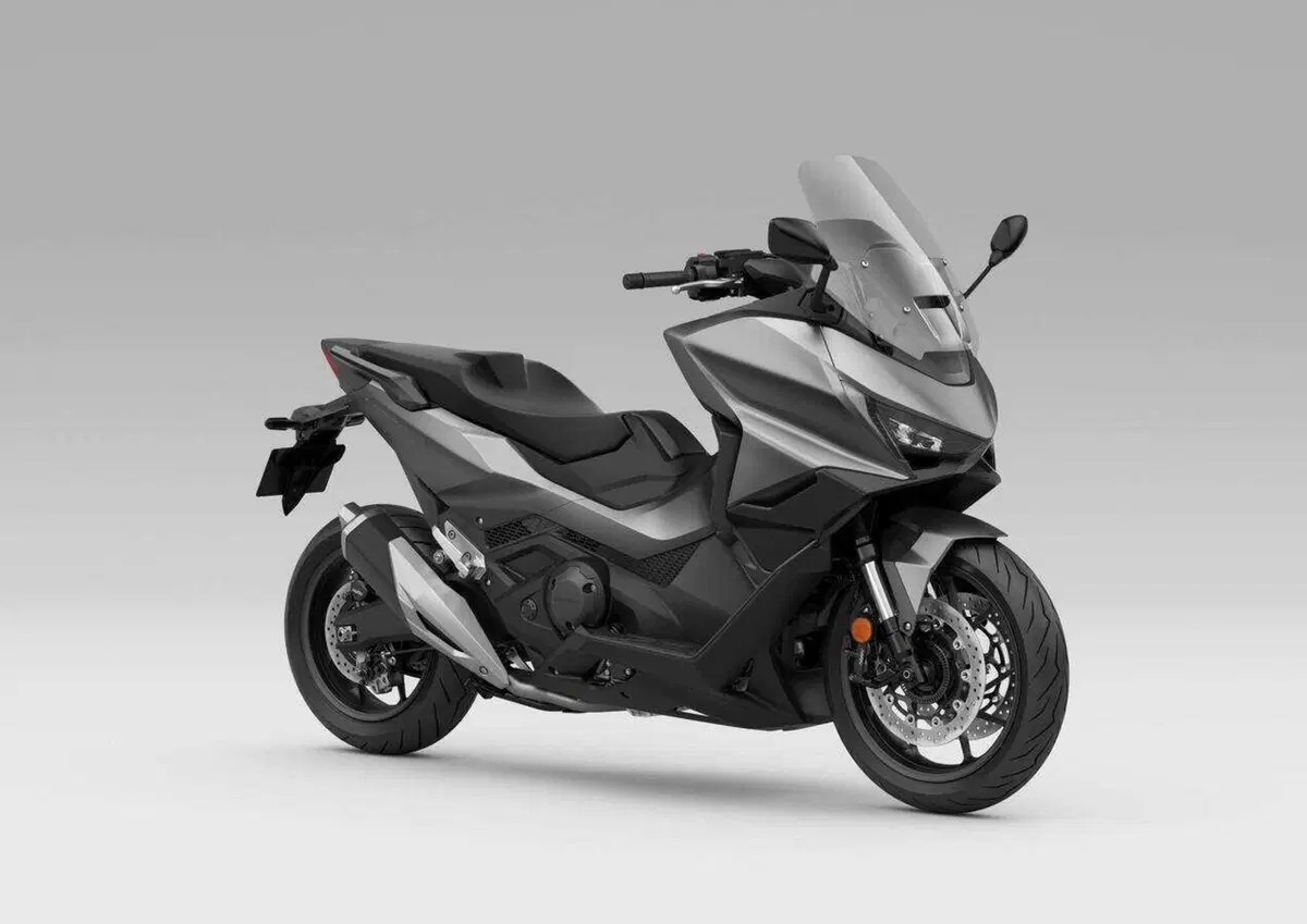 Honda svela le colorazioni 2027 per i modelli X-ADV, Forza 750 e NC750X (2)