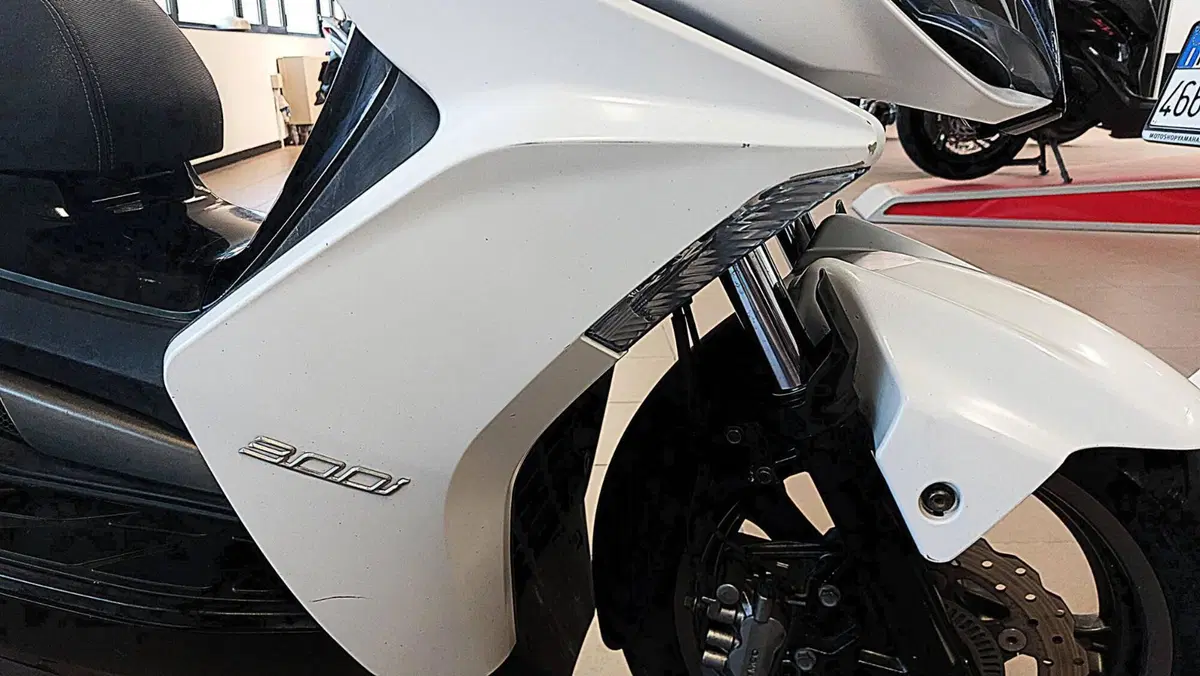 Kymco K-Xct 300i (2012 - 17) (2)