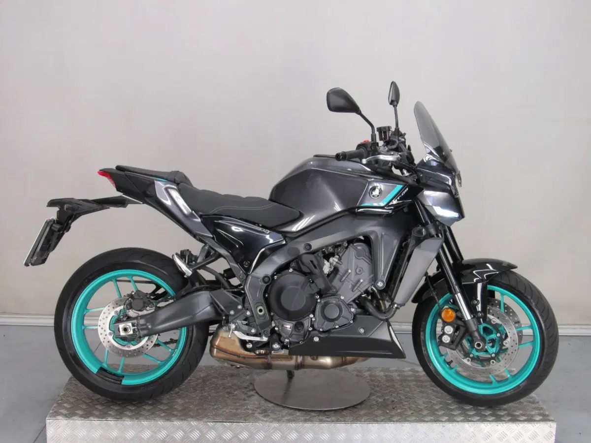 Yamaha MT-09 Y-AMT (2024 - 26) (2)