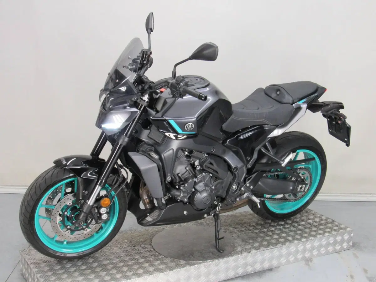 Yamaha MT-09 Y-AMT (2024 - 26) (4)