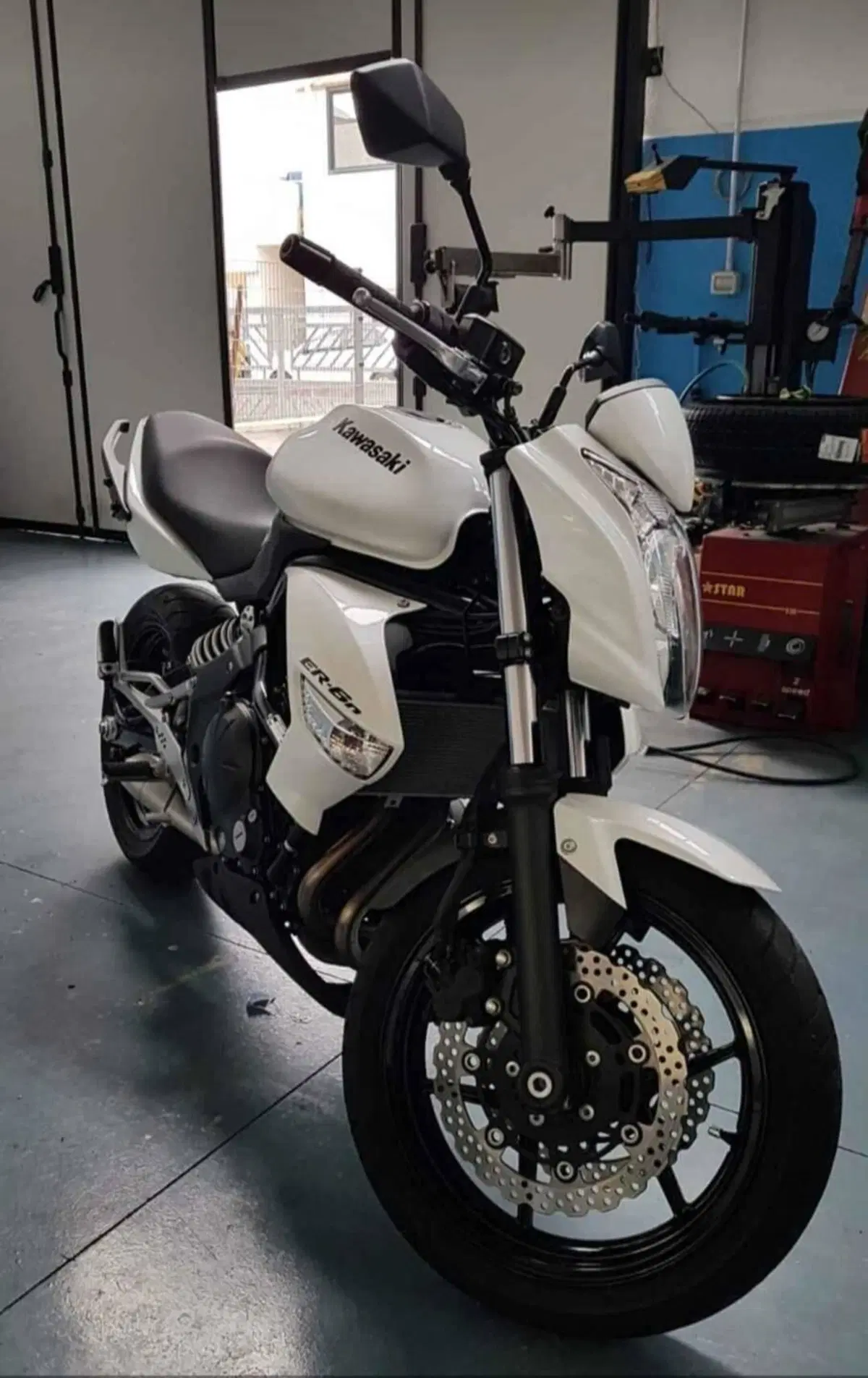 Kawasaki ER-6N (2009 - 11) (4)