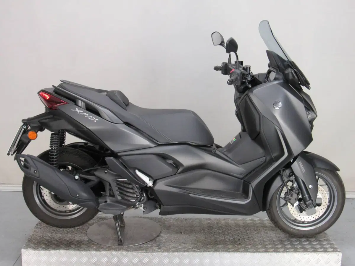 Yamaha X-Max 125 Tech Max (2021 - 24) (2)