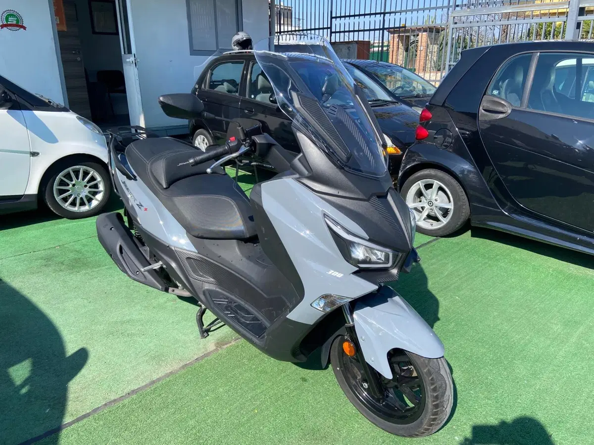 Sym Joymax 300 Z+ (2021 - 24) (3)