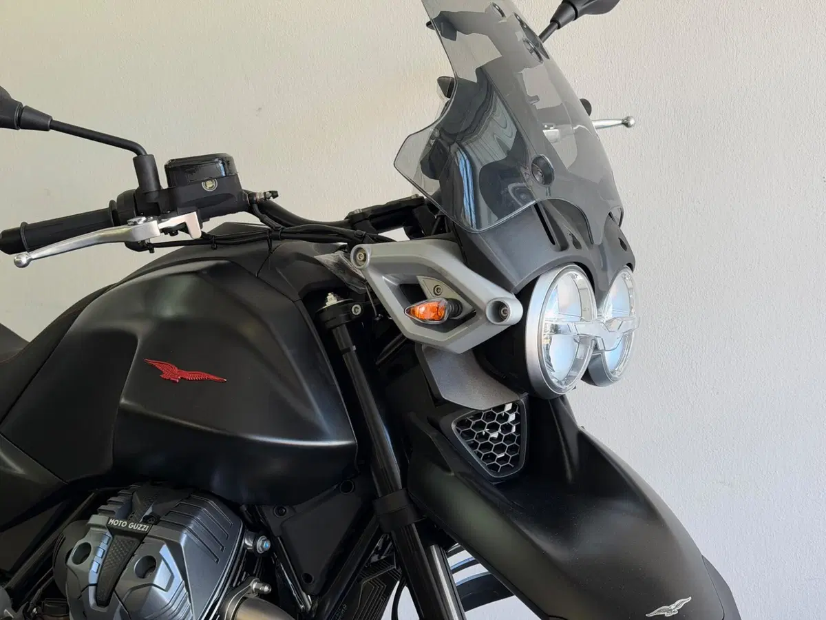 Moto Guzzi V85 Strada (2024 - 26) (5)