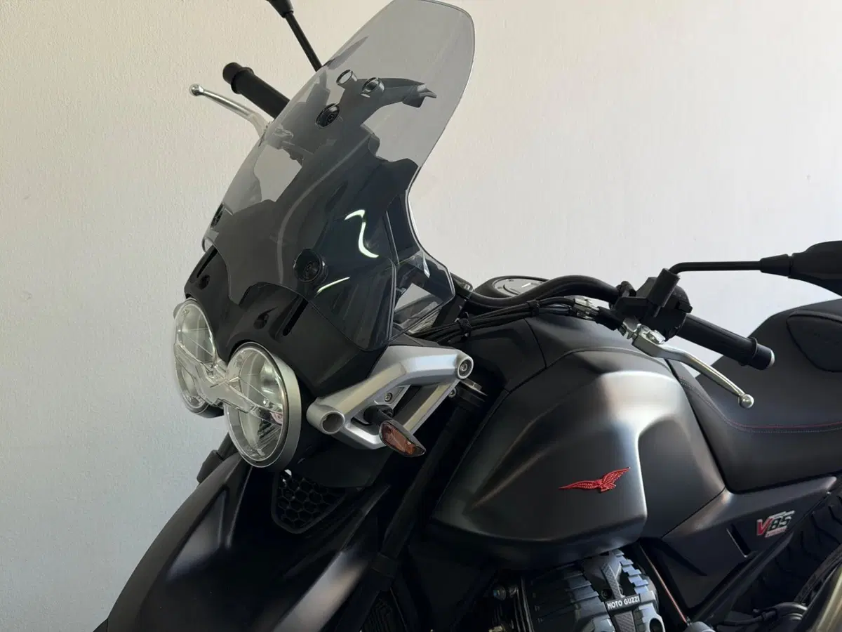 Moto Guzzi V85 Strada (2024 - 26) (8)