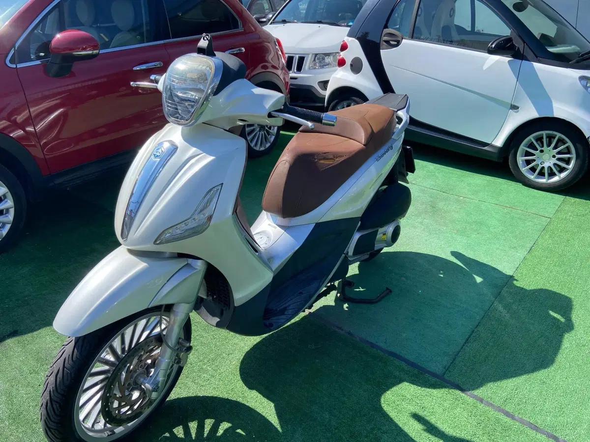 Piaggio Beverly 300 i.e. (2010 - 16) (2)