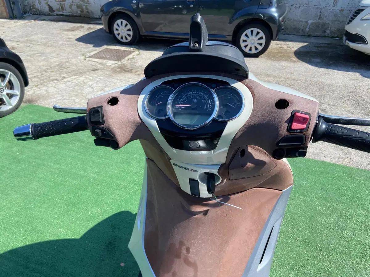 Piaggio Beverly 300 i.e. (2010 - 16) (11)