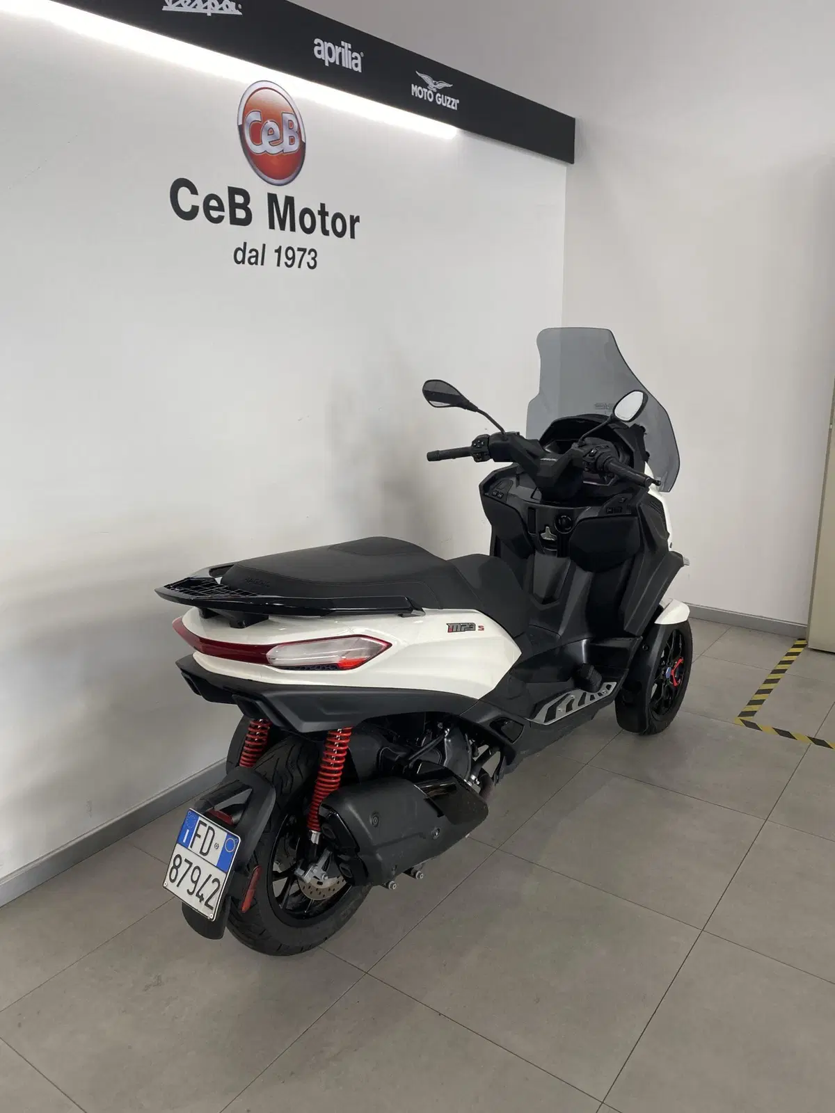 Piaggio MP3 400 Sport ABS Hpe (2023 - 24) (2)