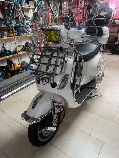 Piaggio Vespa 200 E usata
