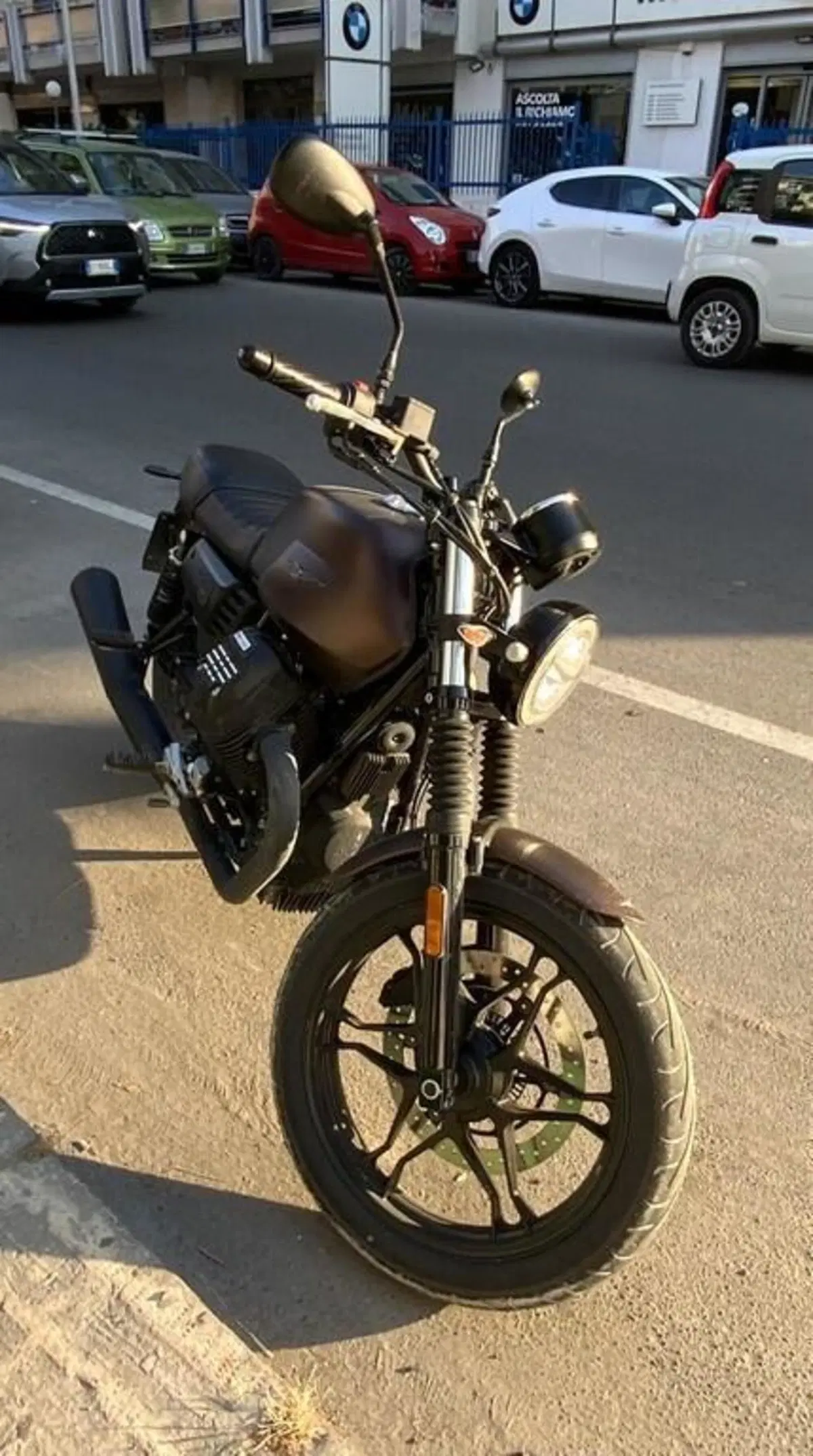 Moto Guzzi V7 III Stone Night Pack (2019 - 20) (2)