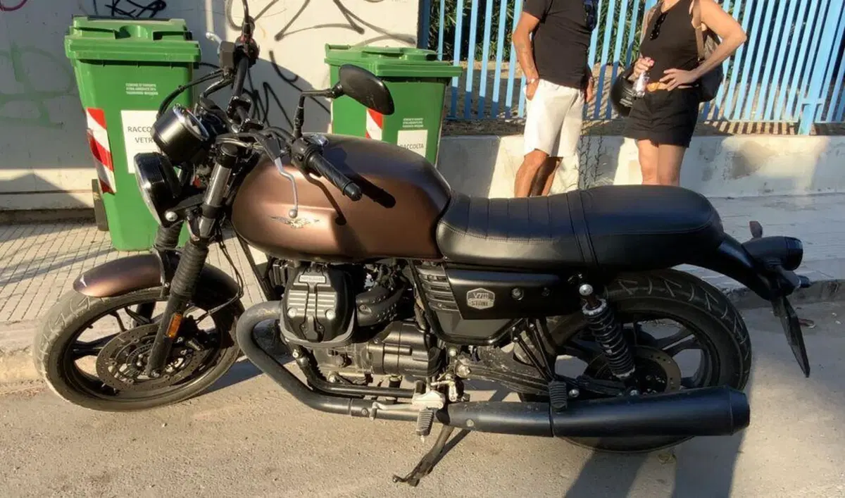 Moto Guzzi V7 III Stone Night Pack (2019 - 20) (4)
