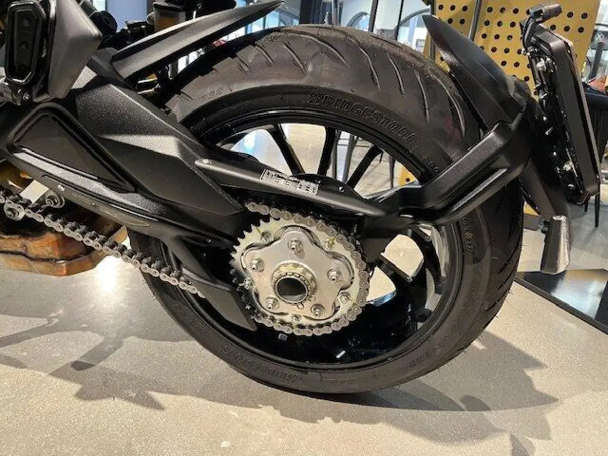 MV Agusta Turismo Veloce 800 R (2023 - 26) (12)
