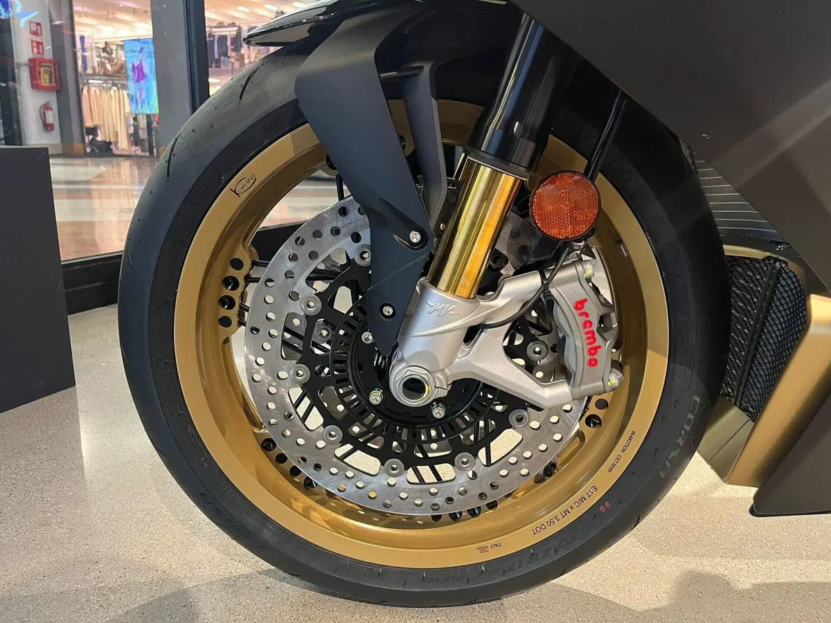 MV Agusta Superveloce 800 S (2021 - 25) (5)