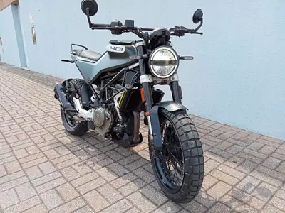 Husqvarna Svartpilen 401 (2020) usata