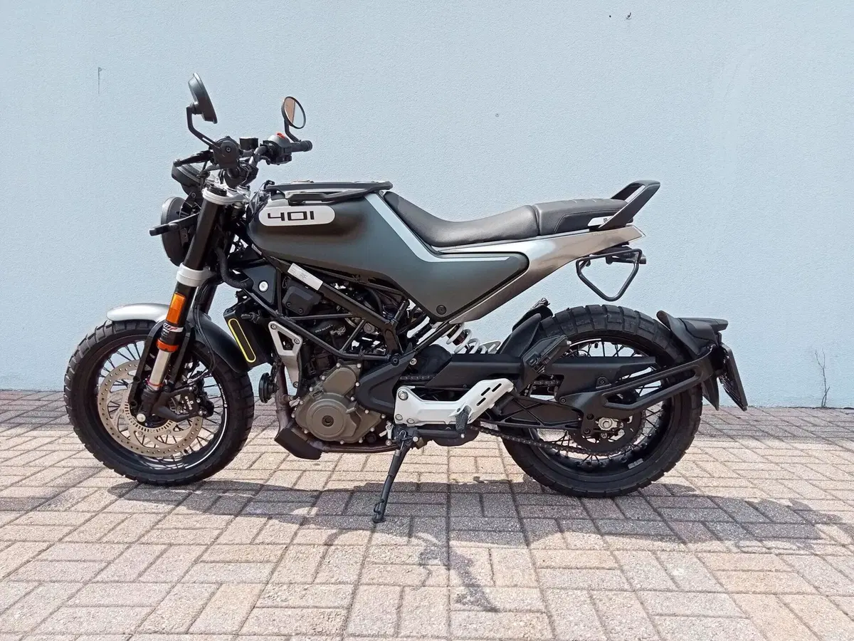 Husqvarna Svartpilen 401 (2020) (2)