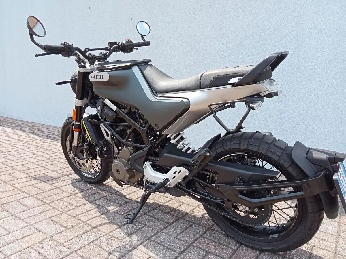 Husqvarna Svartpilen 401 (2020) (4)