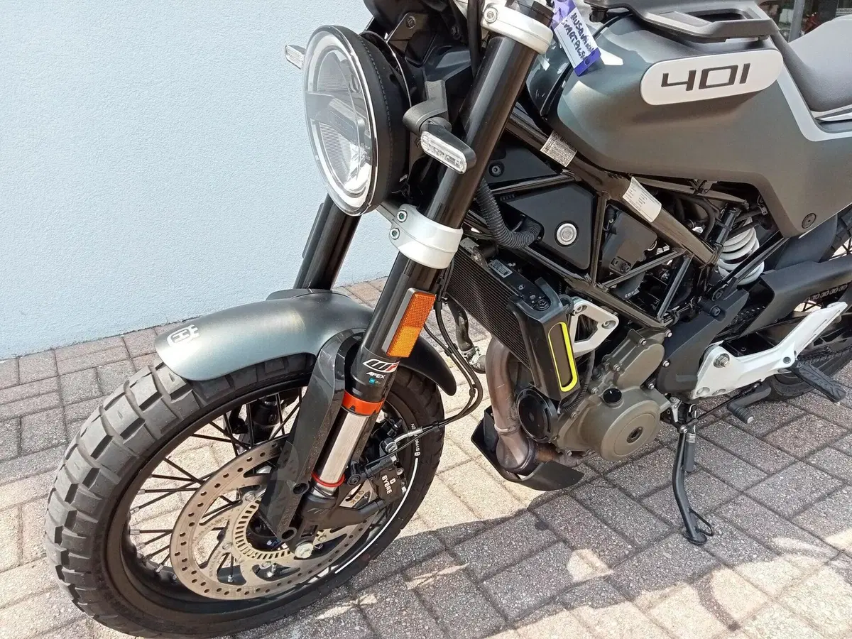 Husqvarna Svartpilen 401 (2020) (5)