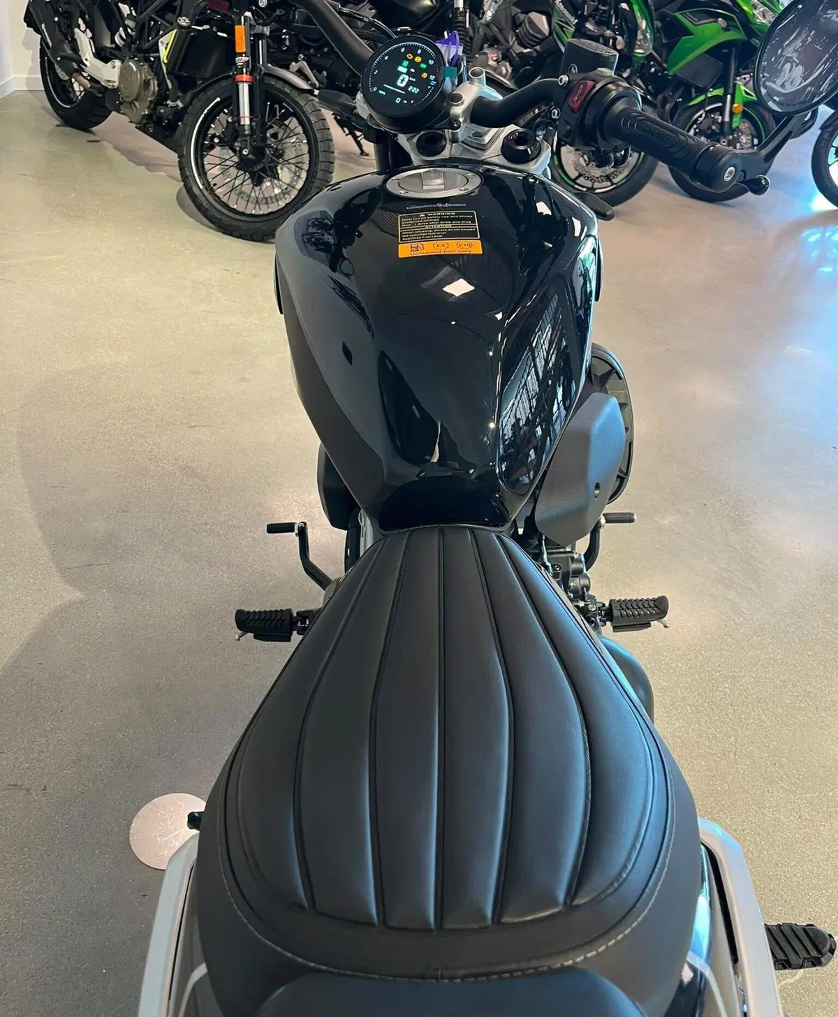 Benelli Leoncino 400 Bobber (2026) (5)